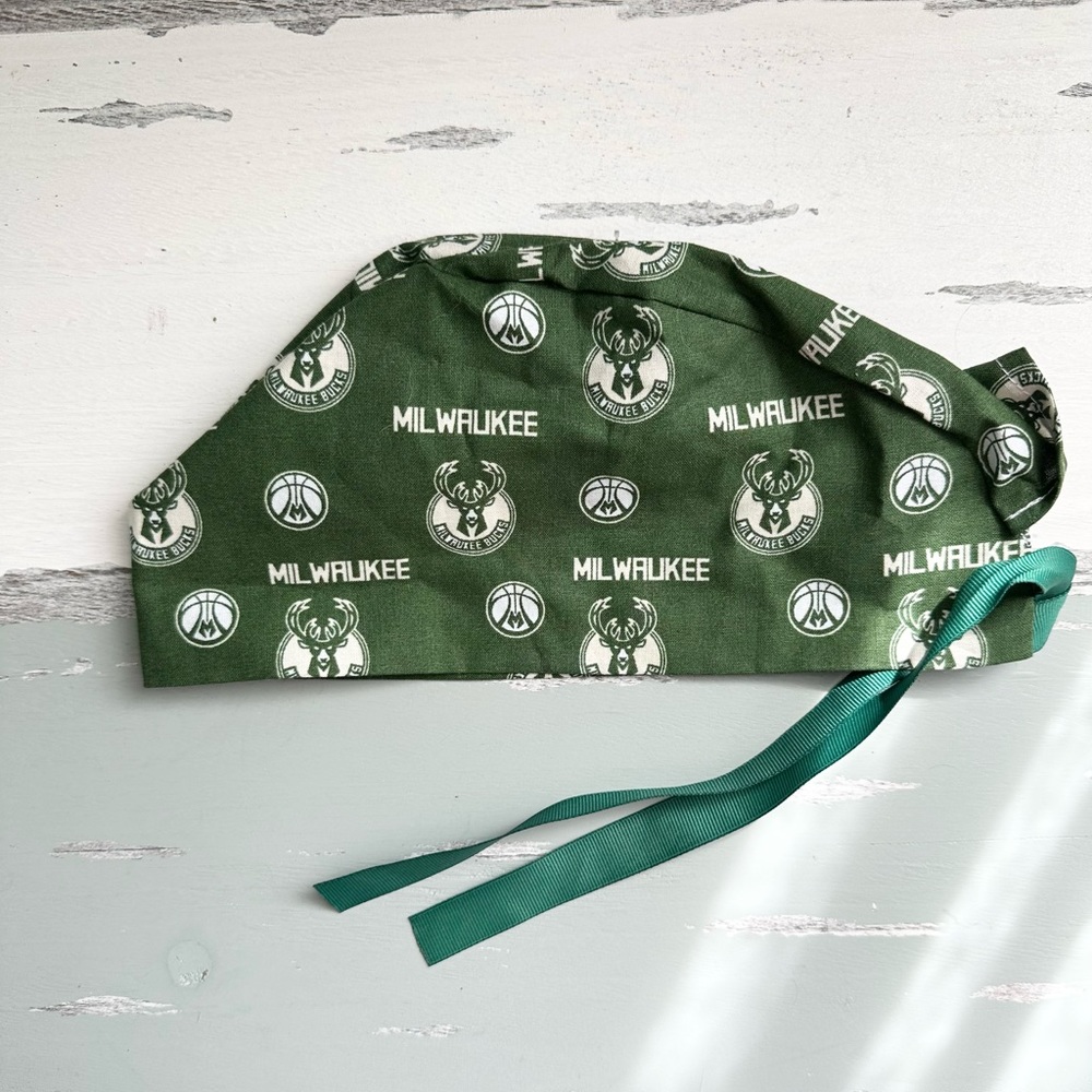 Milwaukee Bucks Surgical Cap / Green & White / One Size